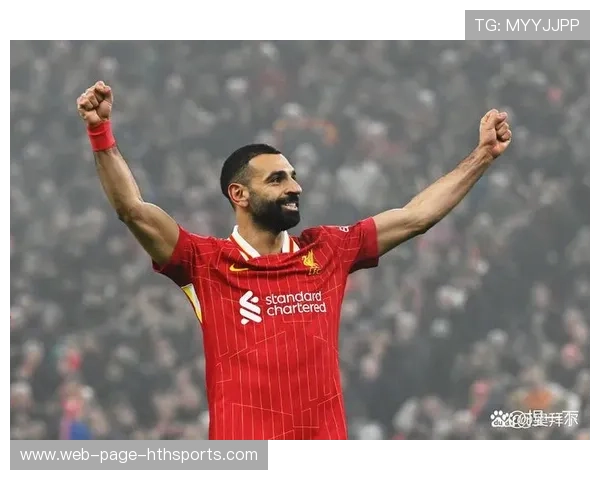 利物浦连续快攻，萨拉赫横传无人盯防却将球打飞