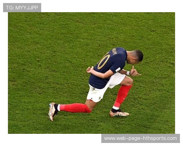 姆巴佩高速带球，突破防线形成绝佳射门角度，解析速度与技术的完美结合