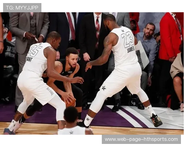 詹姆斯与前队友深夜餐聚，疑似洽谈商业合约